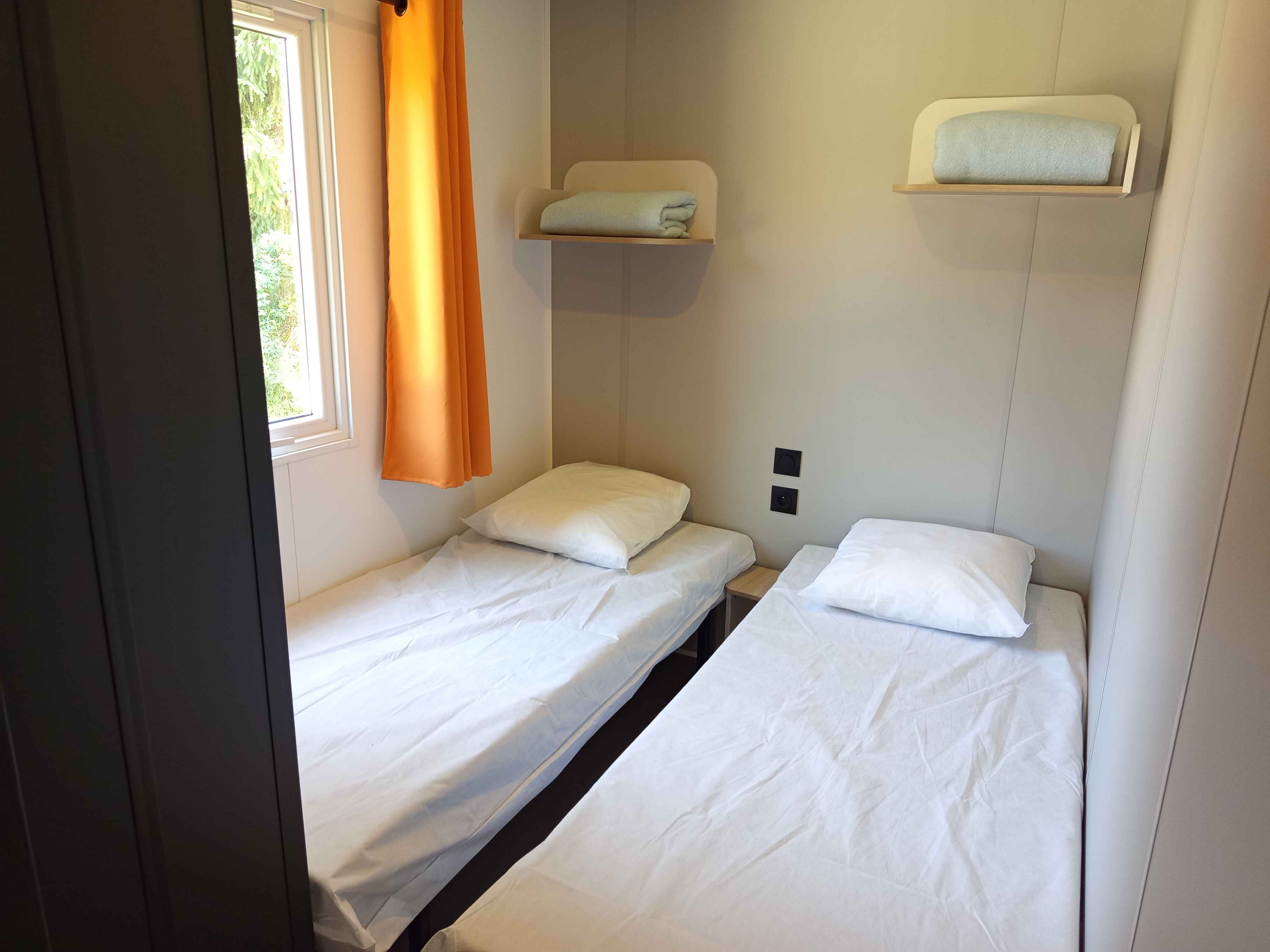 La chambre enfant Une chambre avec deux lits simples